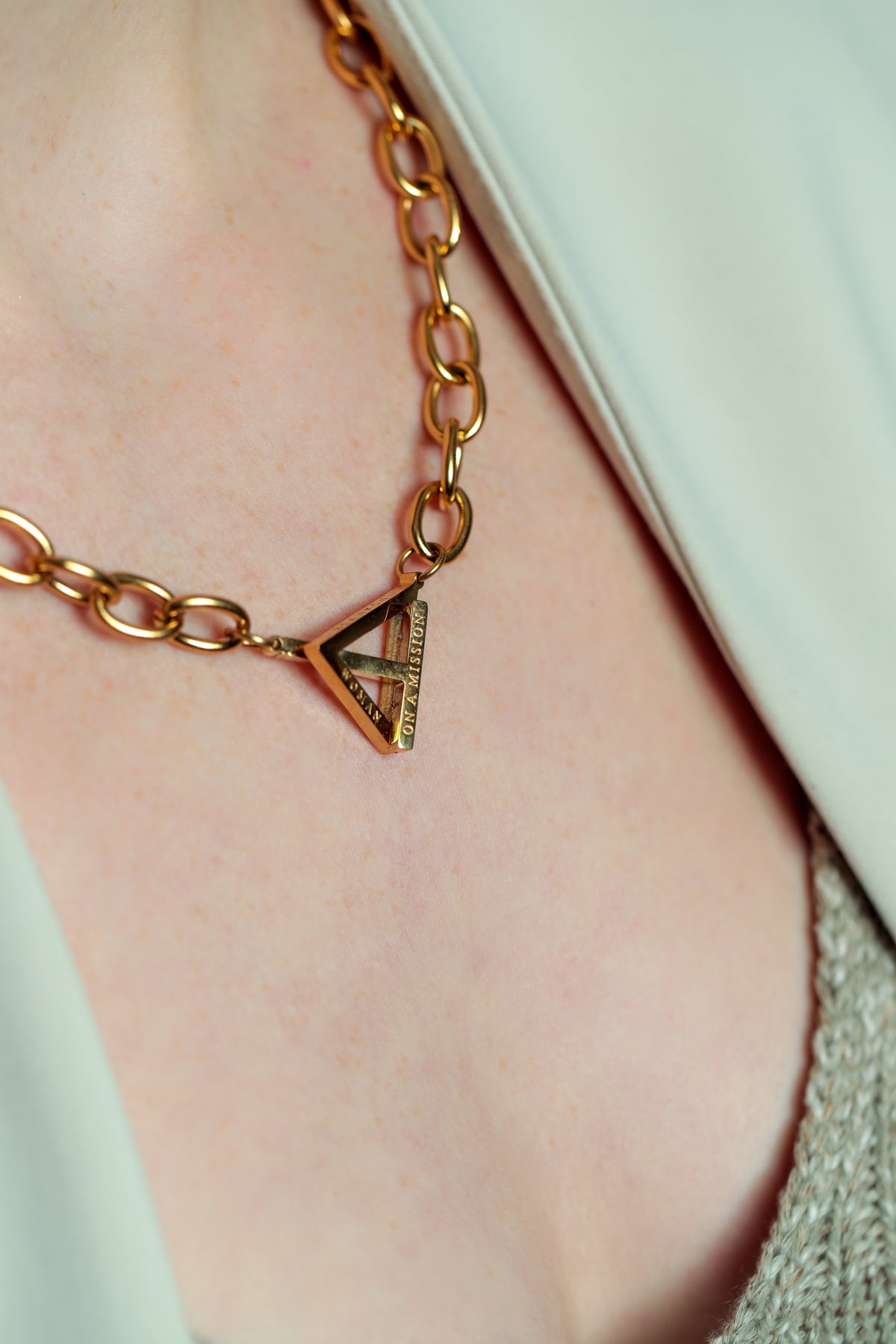 What's The History Of Women Wearing Jewellery?